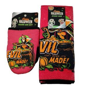 Disney 100 Halloween Snow White Evil Queen Kitchen Towel and Silicone Mini Mitt